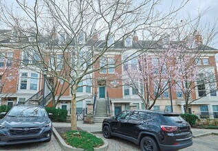 Building Photo - 215 Stetson St