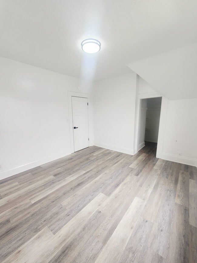 Building Photo - Fully Remodeled 5BR Home with 3-Car Garage...