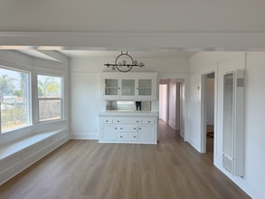 Building Photo - 1033 E 16th St