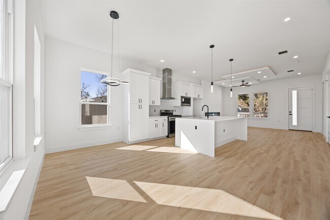 Building Photo - 615 Lettie St