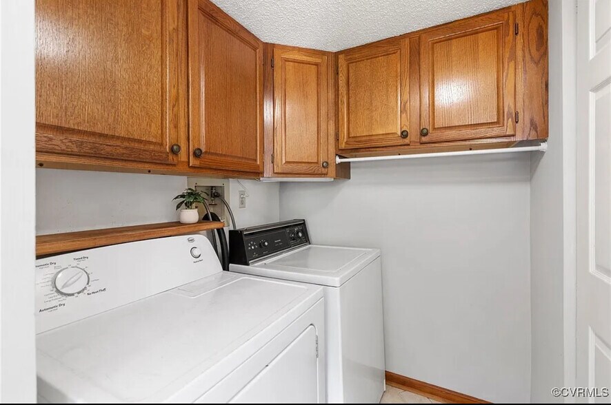 Building Photo - 9492 Tracey Lynne Cir