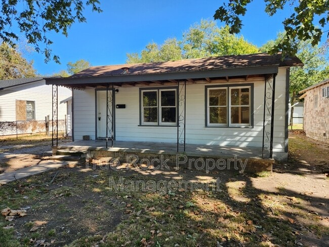 Primary Photo - 228 N Cherry