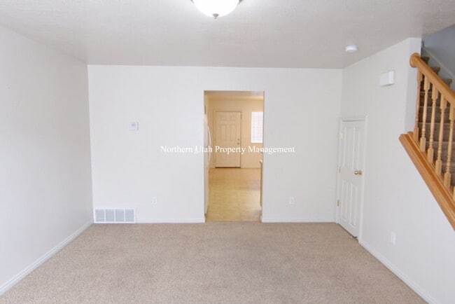 Building Photo - 2 Bed, 1.5 Bath, HVAC