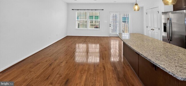 Building Photo - 5363 S Center Dr