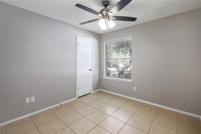 Building Photo - 1617 Diana Dr