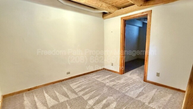 Building Photo - 520 Day Break Rd