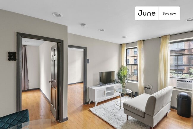 Building Photo - 226 E 7th St