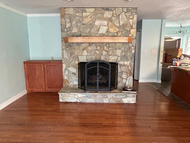 Building Photo - Lakefront Living with Style and Space