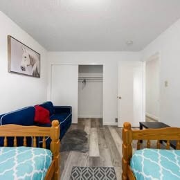 Building Photo - 5365 Elsinore Way