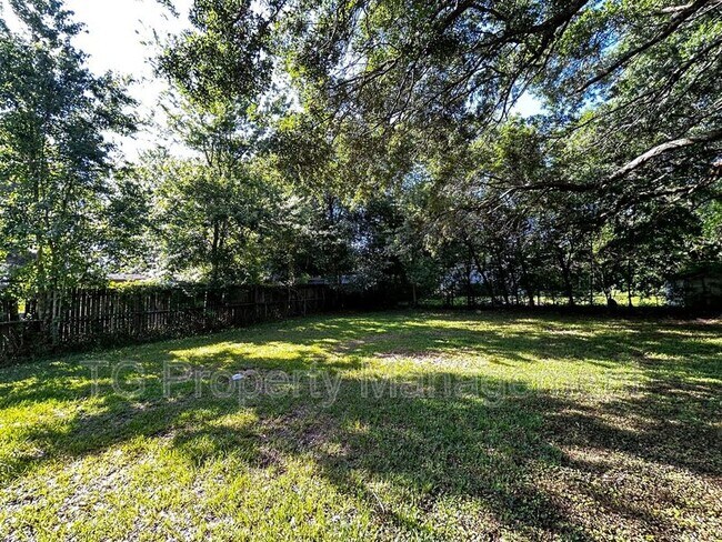 Building Photo - 6422 Solandra Dr