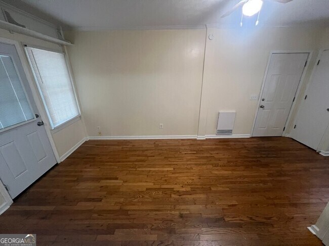 Building Photo - 916 Curry Cir SE