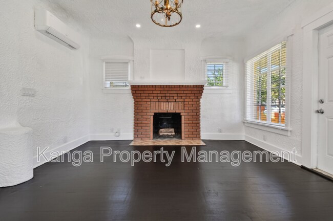 Building Photo - 208 S K St