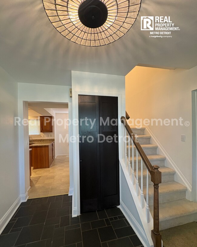 Building Photo - 4-Bedroom Single-Family Home in Troy, Michigan