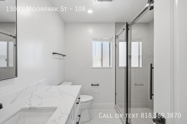 Building Photo - 13021 Moorpark St