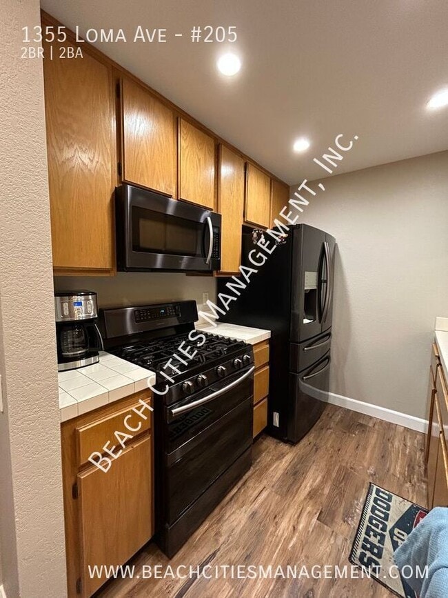 Building Photo - 1355 Loma Ave