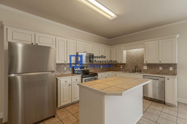 Building Photo - 3 Bed/2 Bath Home in Lennox in Brandon