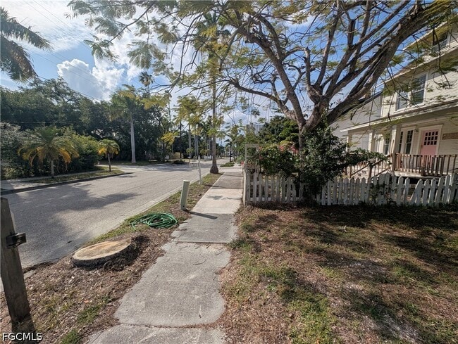 Building Photo - 1637 Woodford Ave