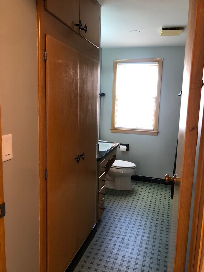 Bathroom - 2952 S 38th St