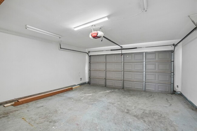 Building Photo - 4419 Crossvine Ave