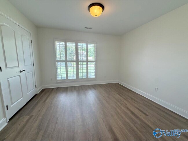 Building Photo - 218 Healey Dr