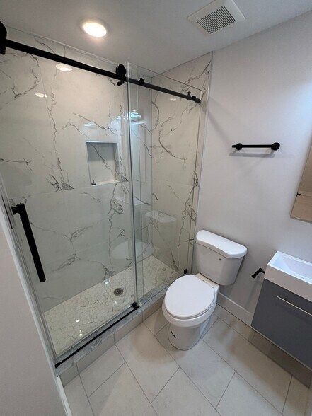 Building Photo - 713 N 42nd St