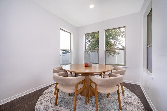 Building Photo - 2022 Redbay Ave