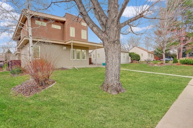 Building Photo - 4 Bedroom 3 Bath With Tons of Character Ne...