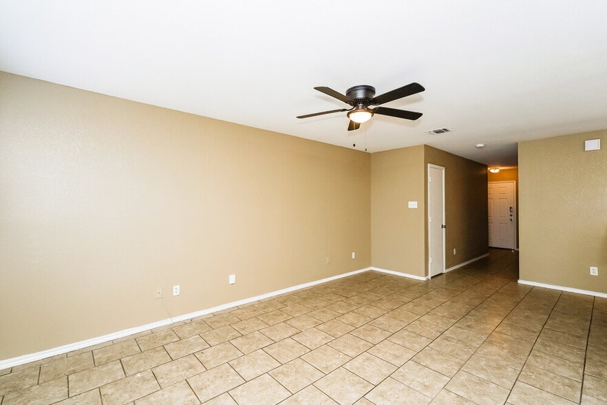 Building Photo - 1456 Pine Ln