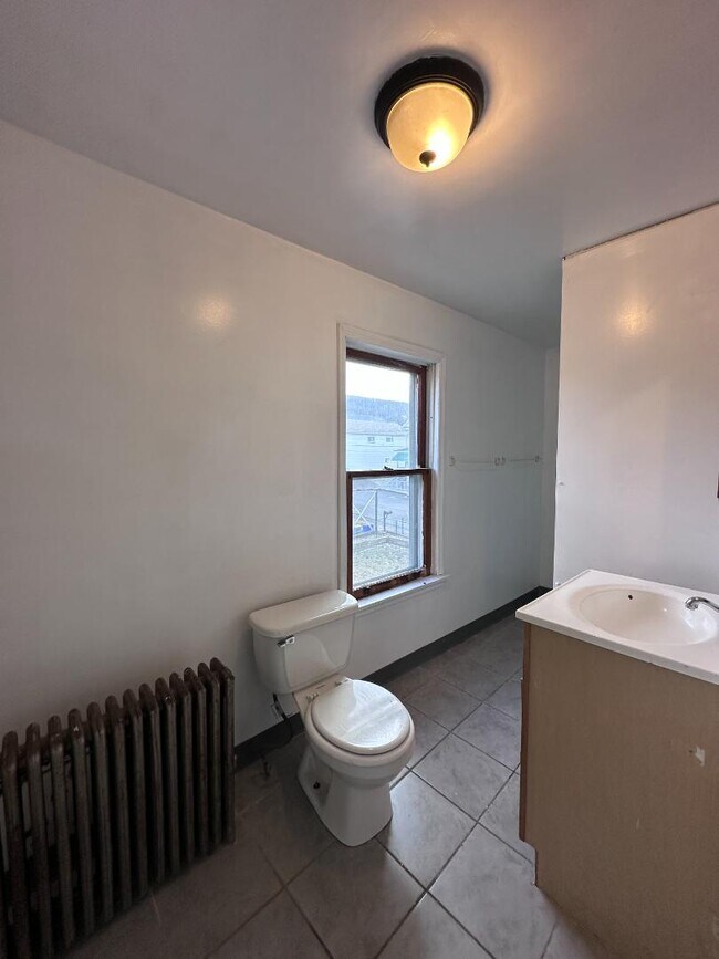 Building Photo - 787 Keating St