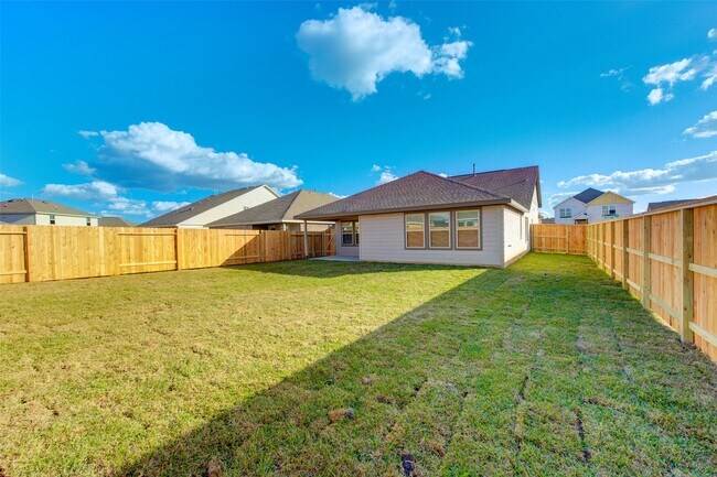 Building Photo - 3330 Meadknoll Ln