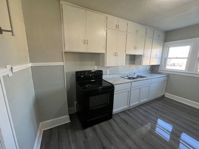 Building Photo - 2107/2105 central ave