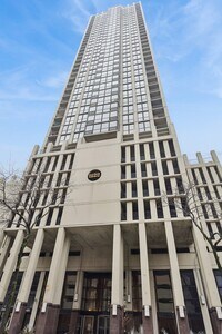 Building Photo - 1122 N Clark St