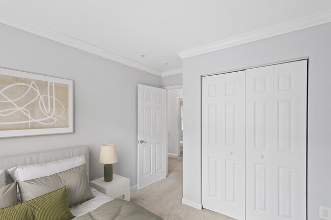 Building Photo - 207 Langdon Farm Cir