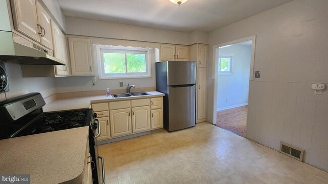 Building Photo - 216 Pomona Ave