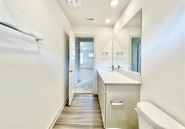 Building Photo - 100 Geminiflora Bend