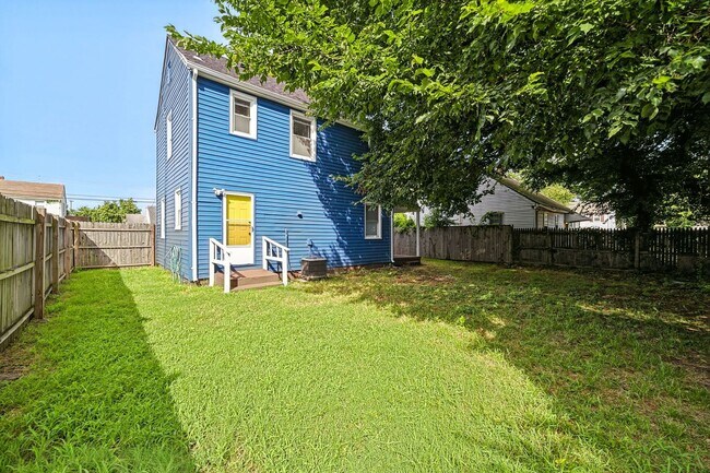 Building Photo - 1512 Rolfe Pl