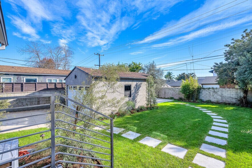 Building Photo - 616 W Ellis Ave