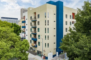 Building Photo - 748 S Irolo