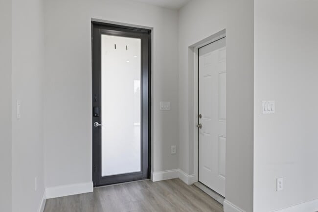 Building Photo - 679 Windermere Dr