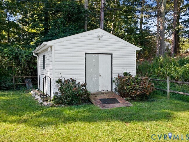 Building Photo - 8913 Michaux Ln