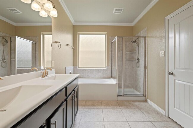 Building Photo - 13839 Rosemere Ln