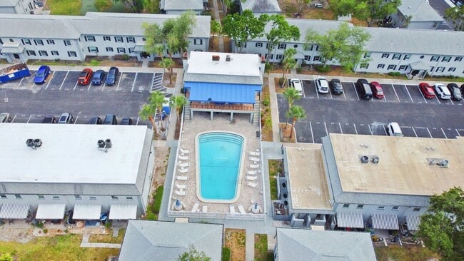 Building Photo - Modern & Bright Living in South Pasadena – Your Coastal Retreat!