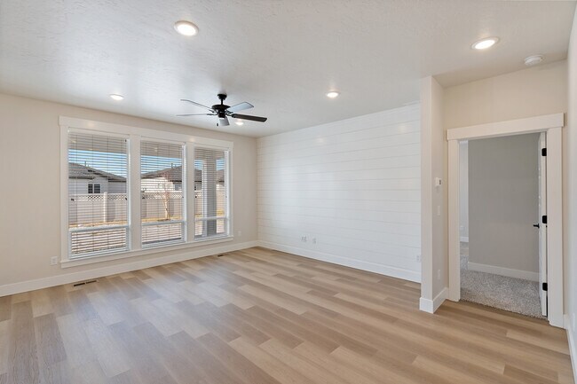 Building Photo - 4497 N Girasolo Ave