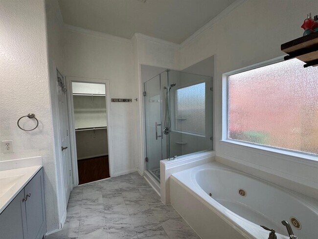 Building Photo - 24423 Hampton Lakes Dr