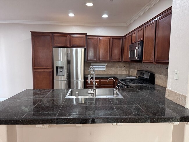 Building Photo - Beautiful 3 Bedroom, 2 1/2 Bath Condo, In Riverside