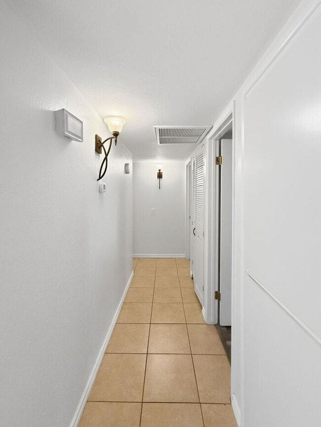 Building Photo - Townhome in the heart of Tempe!
