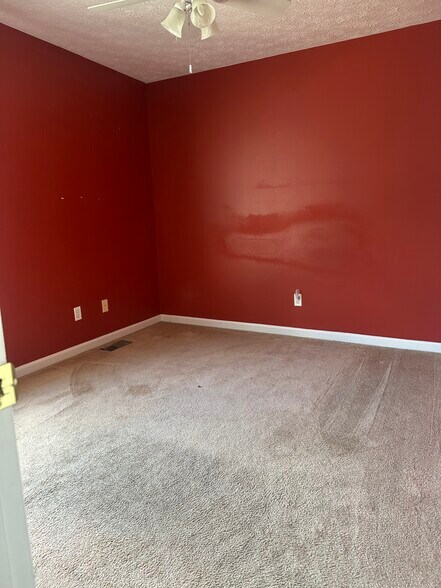 Upstairs bedroom - 600 Wabarto Way