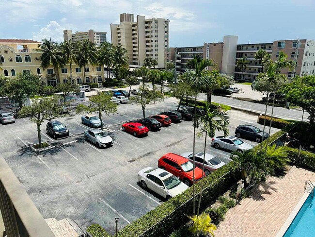 Building Photo - 400 N Riverside Dr