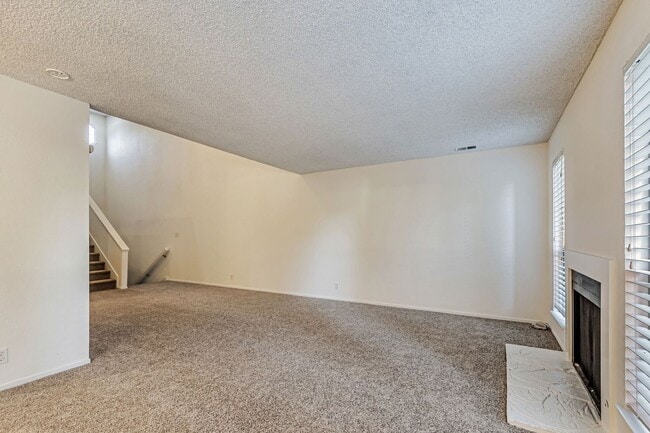 Building Photo - Elegant 3-Bedroom Home with Modern Upgrade...