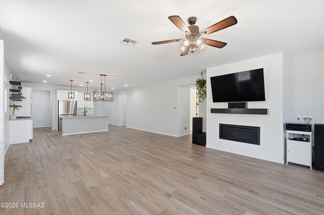 Building Photo - 4220 S Macy Cir